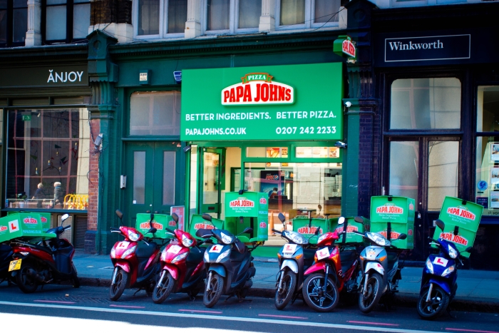PAPA JOHNS, známá značka v byznysu s rozvozem jídel PAPA JOHNS, známá značka v byznysu s rozvozem jídel